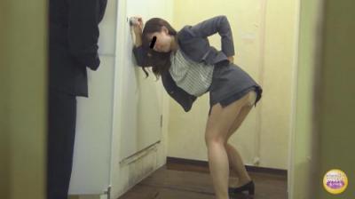 会社内隠撮 トイレ足止めオシッコ漏らし