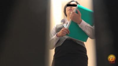 隠密撮 OLさん達のストレス解消法!? 社内トイレで全裸おしっこ2